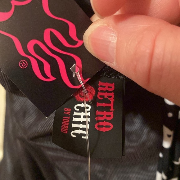 Retro Chic By Torrid - Black And White Cherry One-Piece Swimsuit NWT - Picture 6 of 7